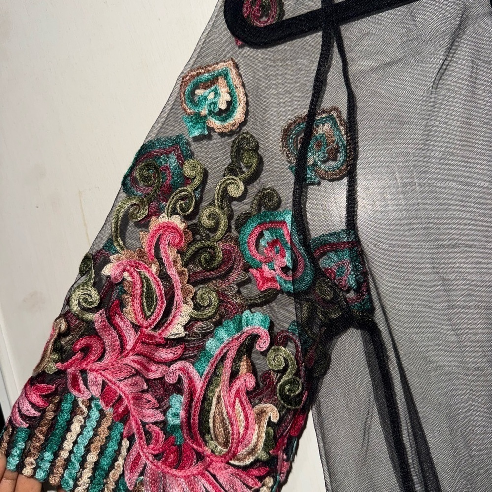 Mechant Sheer Embroidered Kimono Size small - Picture 2 of 9